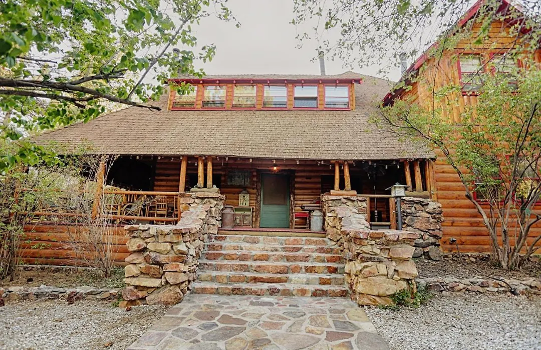 Gold Mountain Manor-1