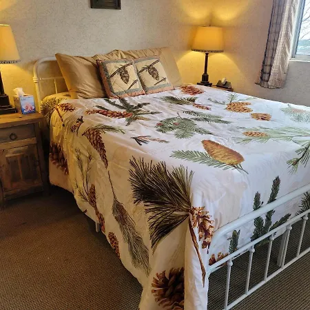 Hillcrest Suites & Cabins-3